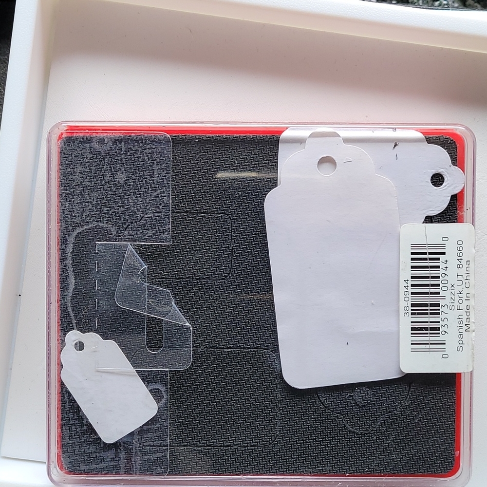 Sizzix - Picture 2 of 2